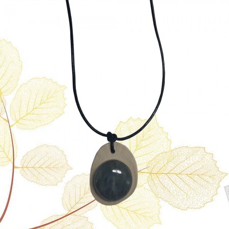 Médaillon en Bois de Noisetier et en Labradorite | Créateur Noisetier